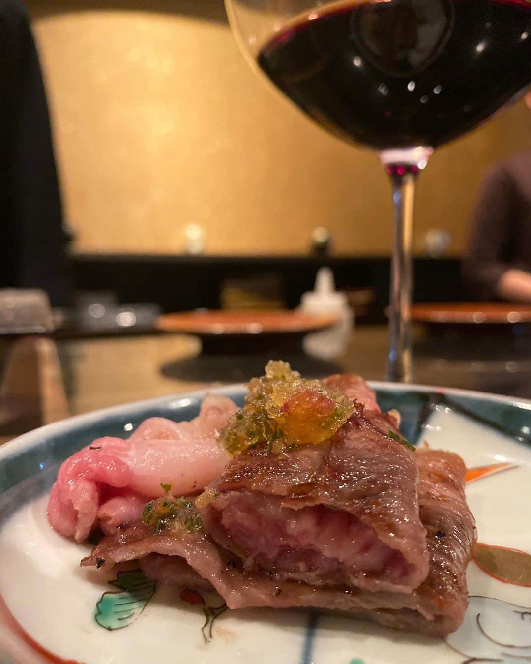 湯浅喬子さんのインスタグラム写真 - (湯浅喬子Instagram)「@kobe_yuzaburo 🥩 どれも美味しかった☺️ 、 次はあまり知られてない時間に行こっと😗 、 2月は沢山の方にお祝いしてもらい、 嬉しい😆(ほとんどお肉尽くし笑) ありがとうございます✨ #kobe#神戸ディナー#グルメ#神戸グルメ #dinner#肉#雄三郎#rindo」2月23日 23時40分 - kyorco