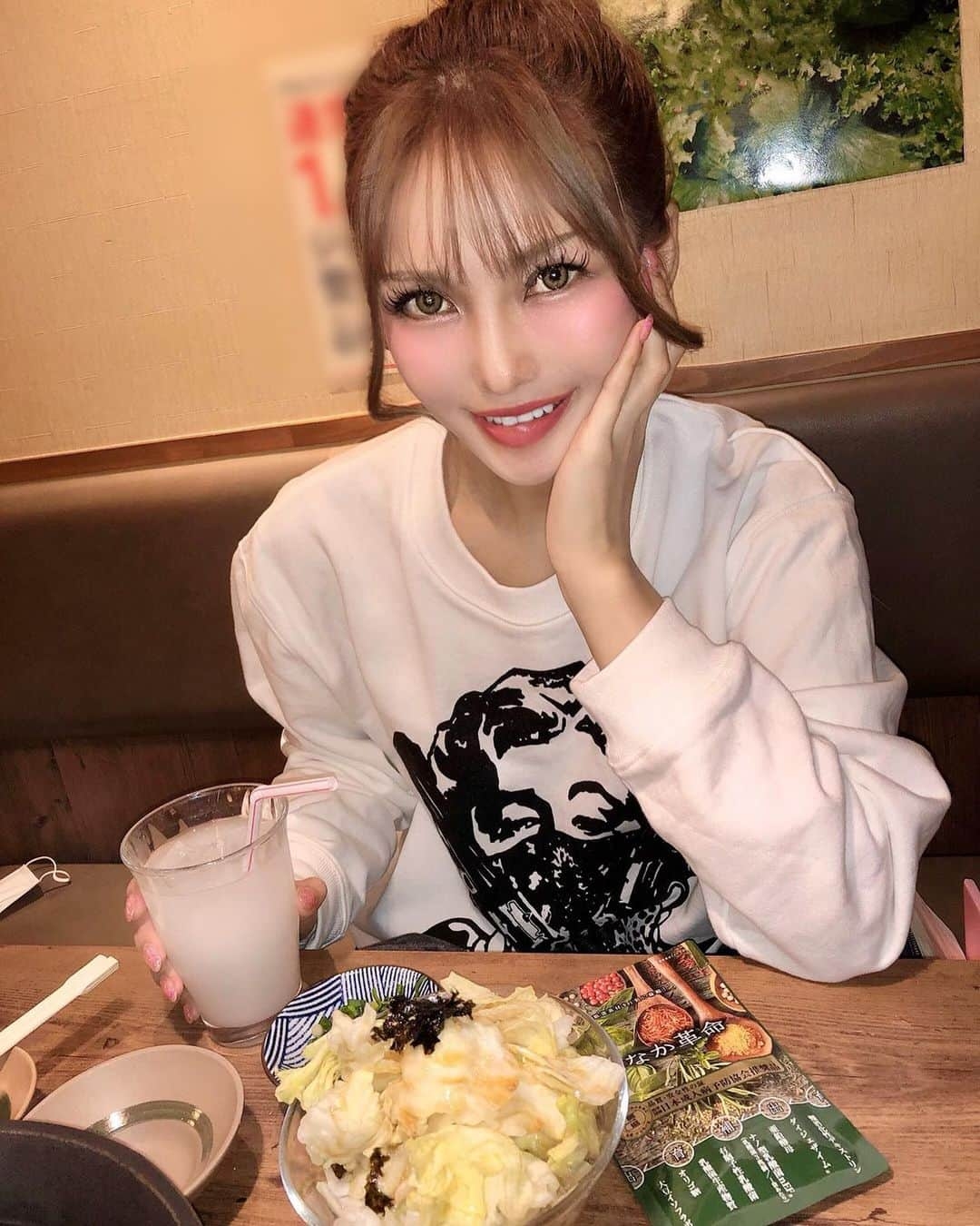 竹村寿美佳（すうちゃま）さんのインスタグラム写真 - (竹村寿美佳（すうちゃま）Instagram)「ごはんごはんっ🍽♡ 免疫力の70%は腸が司ると聞いたので、おなか革命👼🏻💎 腸内環境に革命を起こす厳選素材が一気に凝縮されてて@コスメ1位獲得👑だよ✨  初回、注文数の2倍プレゼントキャンペーン実施中みたい🔎💓 _  @onakakakumei  #おなか革命 #腸活#腸内環境#免疫力強化#supported#サプリメント#サプリ#美容#ダイエット#ご飯#ディナー#夜ご飯#モデル#ハーフ#キャンギャル#ダンサー#レースクイーン#新宿#渋谷#横浜#大阪」2月23日 23時44分 - suuchamav3v