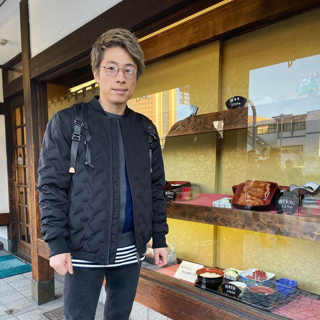 田村淳のインスタグラム：「いつもとは 違うタイプのメガネなんだよ」