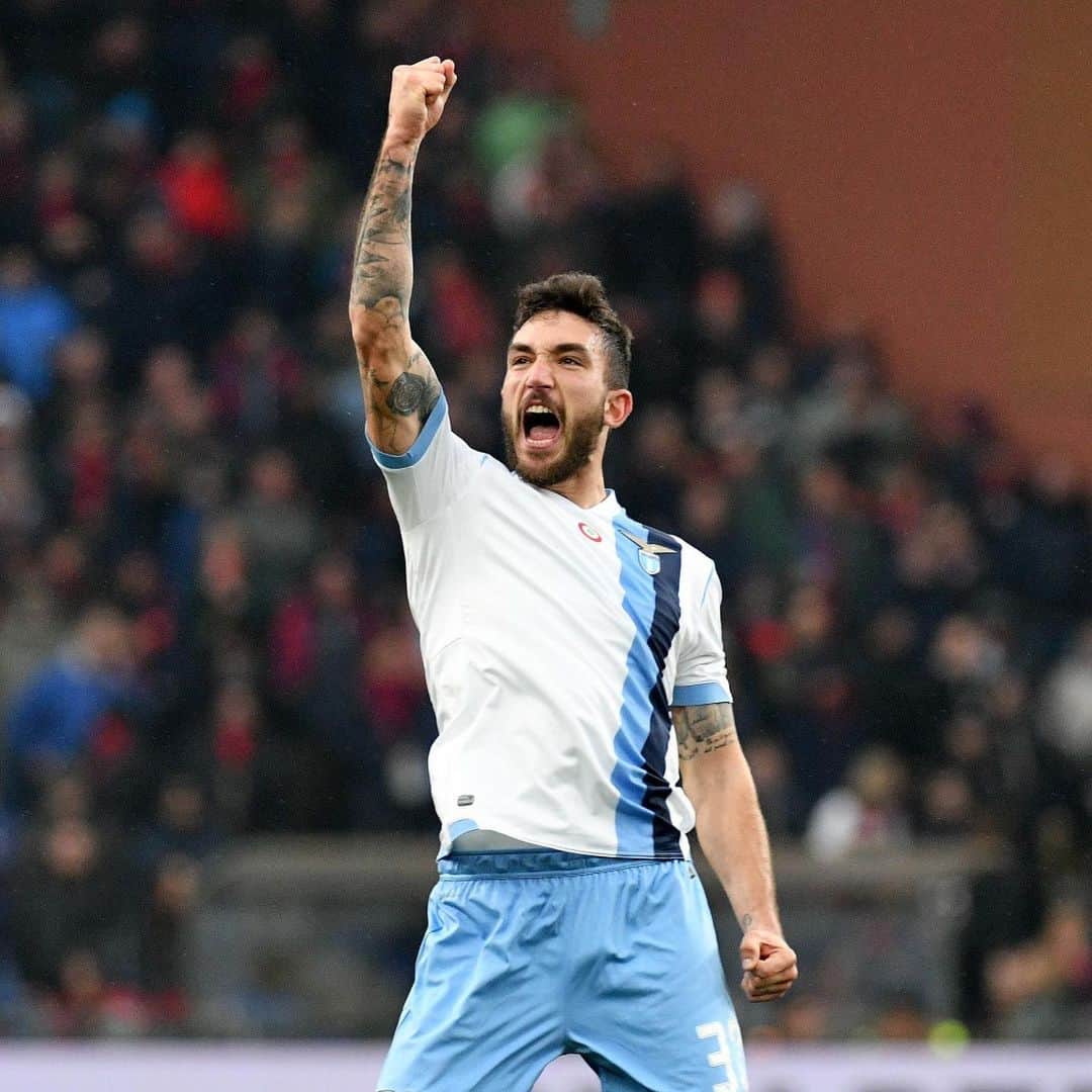 ダニロ・カタルディのインスタグラム：「L’urlo di una squadra che non molla MAI! Sempre insieme, uniti, dritti verso i nostri obiettivi. Per non smettere di sognare 💙🦅 #forzaLazio @official_sslazio @marco_rosi_photographer」