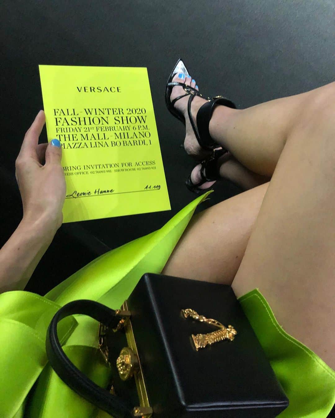 レオニー・ハンネさんのインスタグラム写真 - (レオニー・ハンネInstagram)「Versace jungle green. 💚 Anzeige/Tag @versave #Versace #mfw」2月24日 0時13分 - leoniehanne