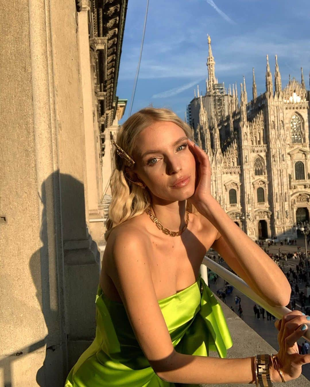 レオニー・ハンネさんのインスタグラム写真 - (レオニー・ハンネInstagram)「Versace jungle green. 💚 Anzeige/Tag @versave #Versace #mfw」2月24日 0時13分 - leoniehanne