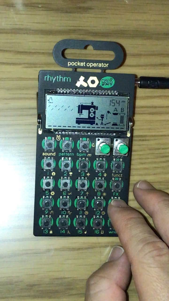 井手大介のインスタグラム：「#teenageengineering #po12 #synth #beats」