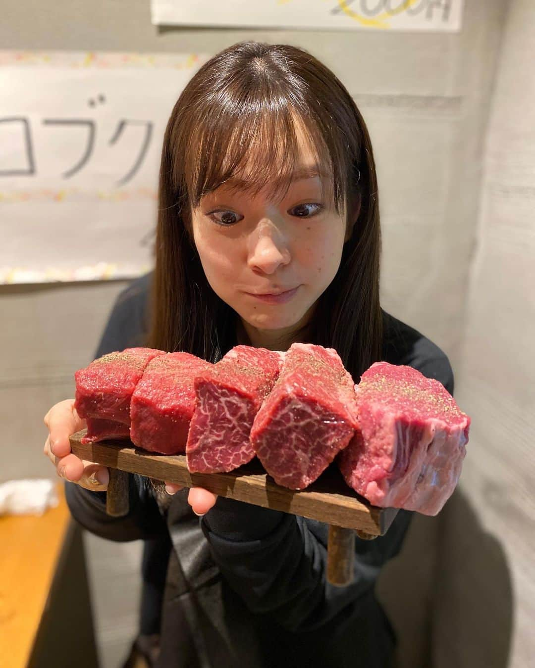 酒井瞳さんのインスタグラム写真 - (酒井瞳Instagram)「肉！肉！！肉！！！ごはんー！！！！ もぉ。。、幸せです。 美味しいものを食べると笑っちゃうよね(о´∀`о) #焼肉 #肉 #美味しい #幸せ #いただきます #ごちそうさまでした🙏 #食べるの好きな人と繋がりたい #いっぱい食べていっぱい動く」2月24日 0時29分 - s.sakaihitomi