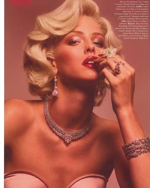 アビー・チャンピオンのインスタグラム：「NEW MARCH 2020 @vogueparis thank you for letting me dress up for the day, was so fun ♥️ @gstyles @shonju @benjaminpuckey @virginiebenarroch」