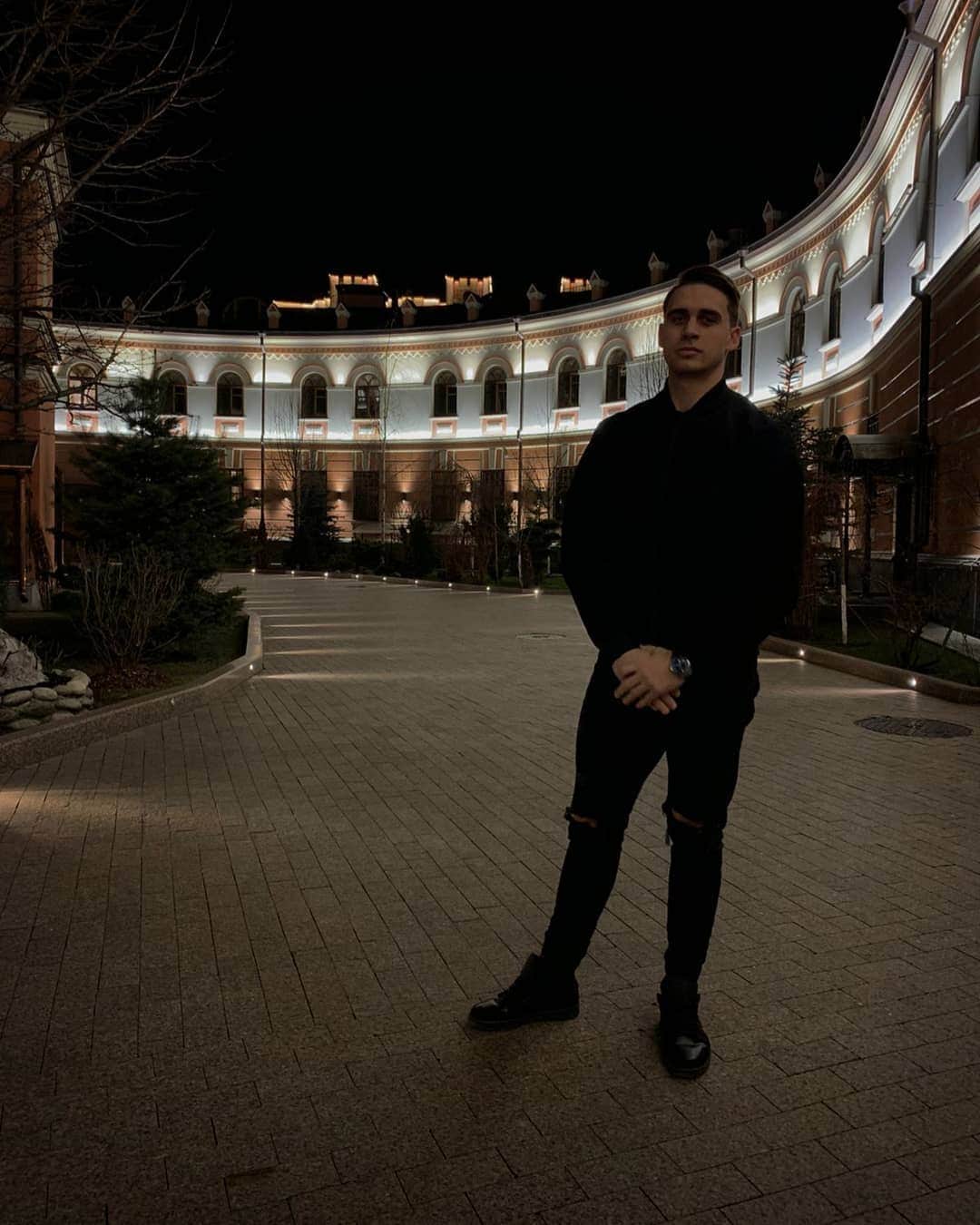 のインスタグラム：「Czech lion in Russian streets #bigcitylife #mamsefajn #ночнаяжизнь」