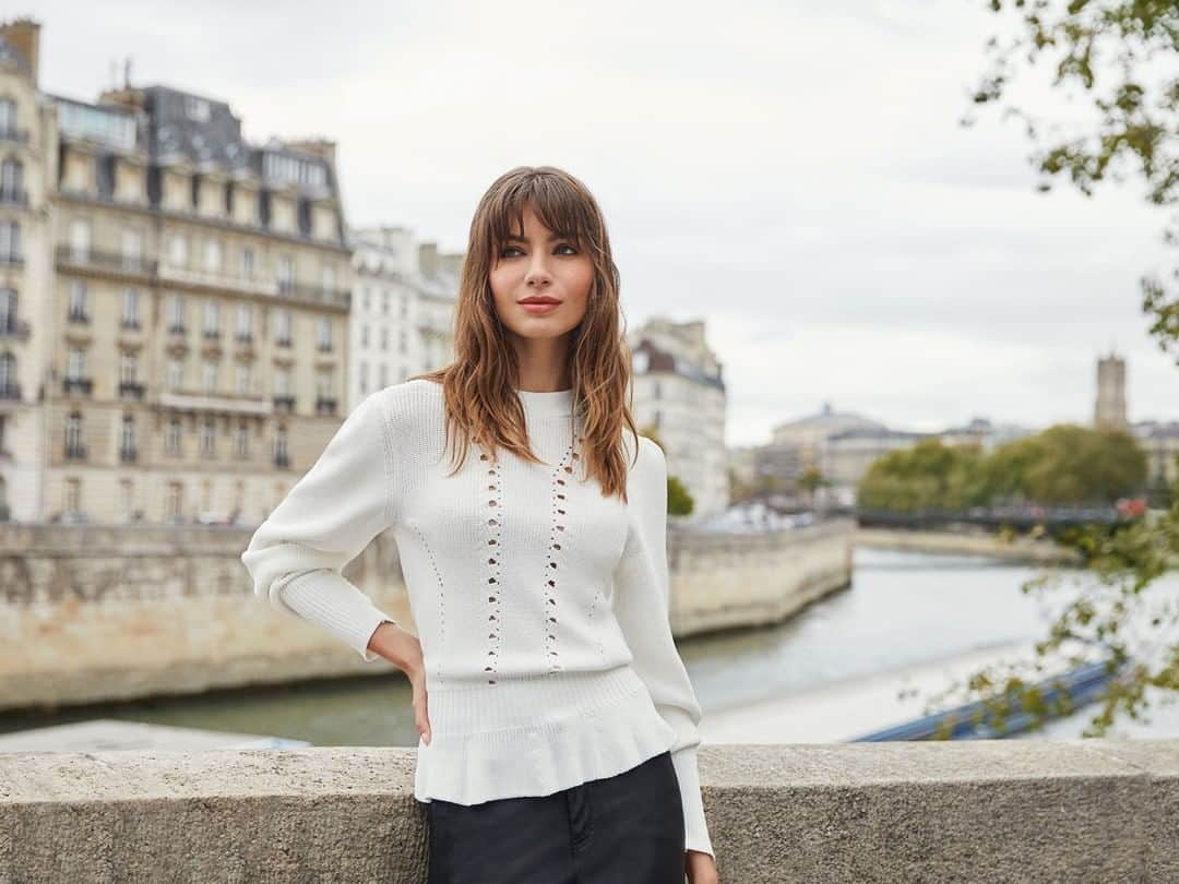 クーカイのインスタグラム：「Flânez avec classe avec notre pull ajouré Basque ... #knitwear #kookai #ss20」