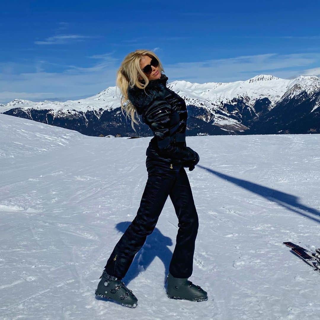 ヴィクトリア・シルヴステッドさんのインスタグラム写真 - (ヴィクトリア・シルヴステッドInstagram)「Natural High..... Perfect ski day #courchevel #nofilterneeded ❄️⛷🤍」2月24日 1時04分 - victoriasilvstedt