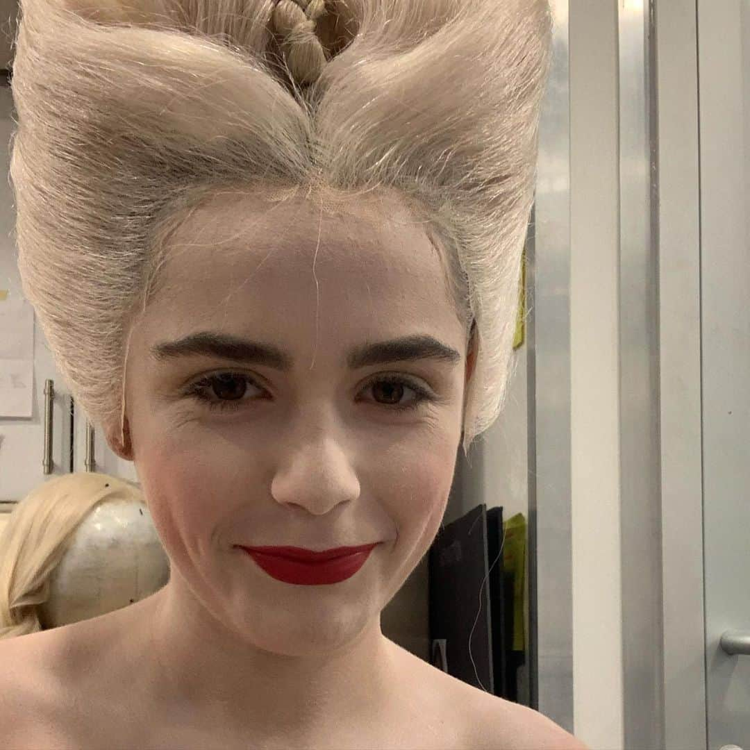 キーナン・シプカさんのインスタグラム写真 - (キーナン・シプカInstagram)「Bye bye for now, @sabrinanetflix ❤️」2月24日 1時27分 - kiernanshipka