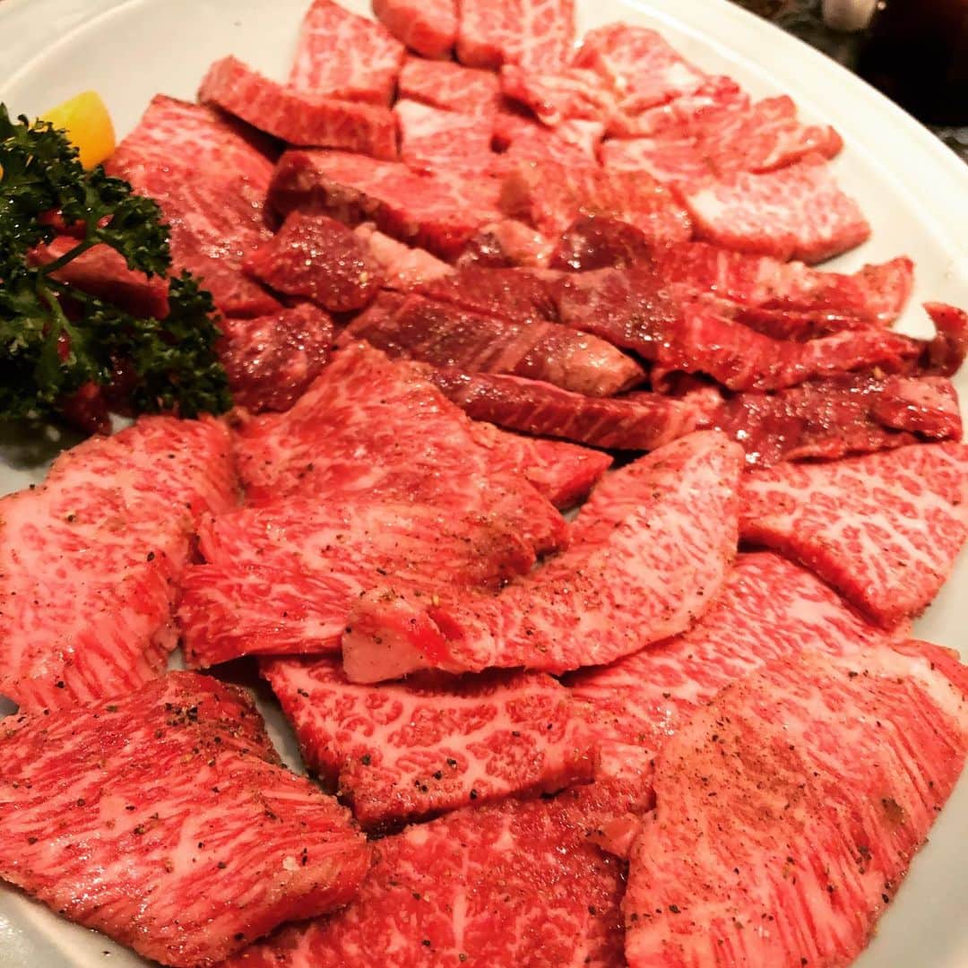 鈴木央紹さんのインスタグラム写真 - (鈴木央紹Instagram)「大阪では絶対に外せない焼肉。 今日も最高のクオリティでした。 #バラ #ロース #ハラミ #塩タン #全て並メニューでこのクオリティ #上レバー #生で食べるのは自己責任で　#ヒサログ」2月24日 1時38分 - hisatsugusax