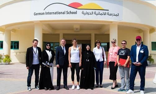 ユリア・ゲルゲスさんのインスタグラム写真 - (ユリア・ゲルゲスInstagram)「Great visit this morning with the kids at the International German School here in Doha 😀 🇩🇪 🇶🇦 #teamjule #doha #inspiringthenextgeneration」2月24日 1時56分 - julia.goerges