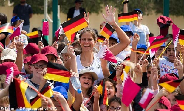 ユリア・ゲルゲスのインスタグラム：「Great visit this morning with the kids at the International German School here in Doha 😀 🇩🇪 🇶🇦 #teamjule #doha #inspiringthenextgeneration」