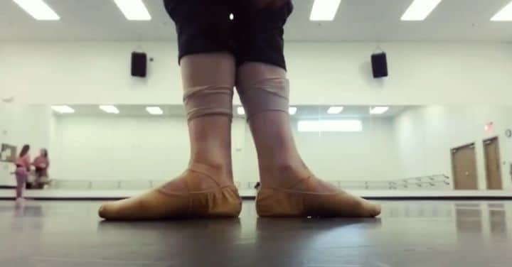 Lily Saito (齊藤莉理)のインスタグラム：「Got my new @mariiadancewear slippers rehab me back into shape! 💪🏼 #MariiaDanceWear」