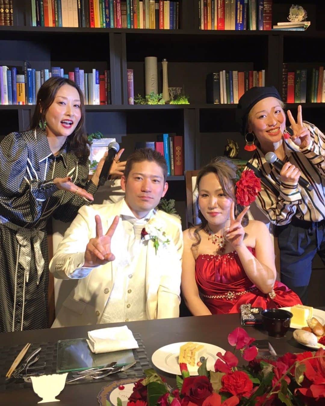 藍のインスタグラム：「勝美くん♡愛梨ちゃん結婚おめでとうー！！ Mr.洛南のKTくんこと勝美くんの結婚式にサプライズライブしてきました😍♬ 相変わらずヤンチャで無邪気なお兄ちゃんたちのおかげで会場はめっちゃ賑やかでした🤣 でも相変わらず熱い人たちで、熱い厚い友情も見せてもらって、この日のために再結成して作られた曲には泣かされたよう😭✨ 愛梨ちゃんのお母さんへの手紙も胸がいっぱいになりました😭❤️ 自分が母親になって日々色んな瞬間にお母さんこんなことしてくれてたんやなぁ…と尊敬と感謝の気持ちが出てくるんやけど、きっと息子を持つ愛梨ちゃんも今やから溢れる気持ちを手紙にしてたと思うので、勝手に色々共感してまた泣きそうになってました😂  今日は懐かしかったし楽しかったし嬉しかったし、私たちにとってもすごくいい日になりました😊 勝美くん、声かけてくれてありがとう😆 そして引き続き、明るく楽しい家庭を築いてください😊✨ * * *  そして、早紀ちゃんお疲れ様😊 お母さんありがとう😌 虎と歌瑠多もホンマお利口さんやった👏ありがとう🥺 * * *  #結婚式 #happywedding #結婚式ライブ #アンマー〜母唄〜 #LifetimeRespect-女編- #Mr.洛南 #RSP #SAKI #藍」