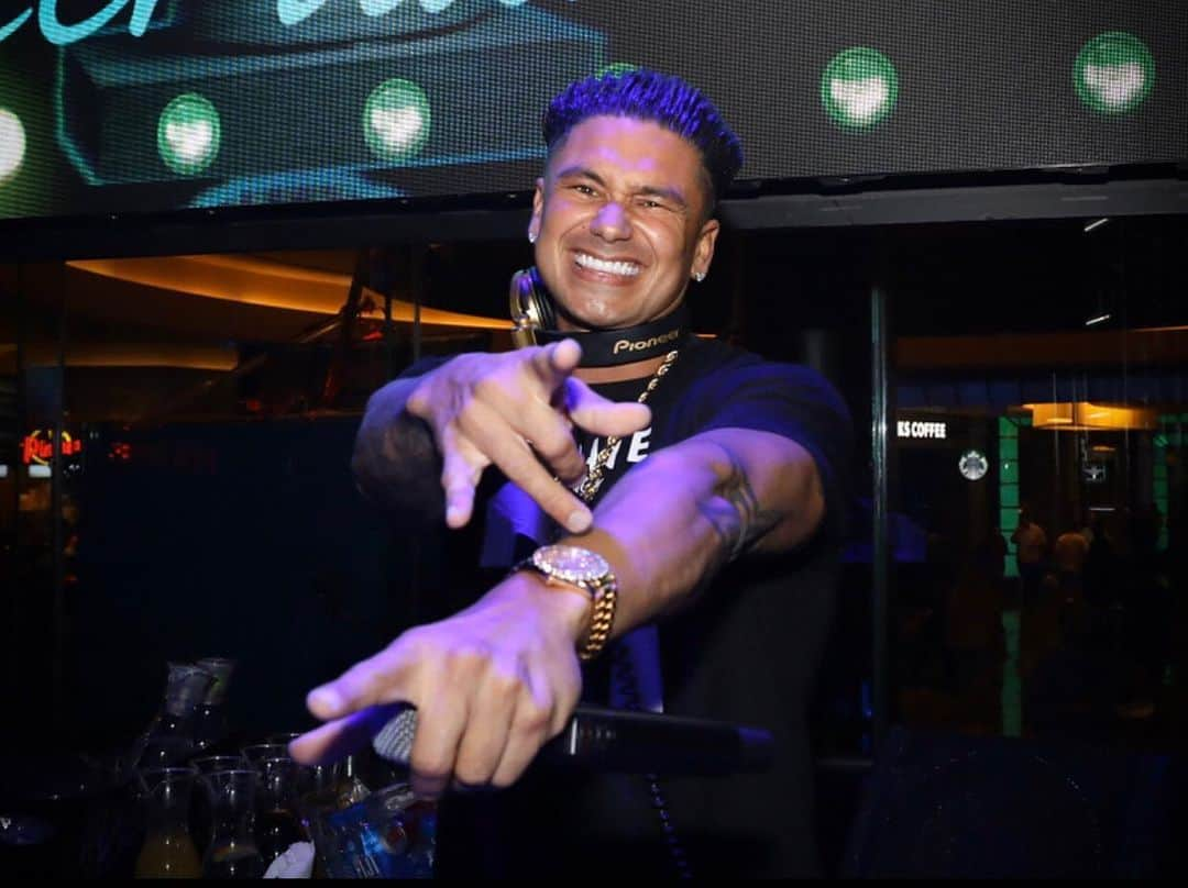 Pauly Dさんのインスタグラム写真 - (Pauly DInstagram)「Smile More :) They Are FREE!!! #PaulyDPositivity @paulydpositivity」2月24日 2時14分 - djpaulyd