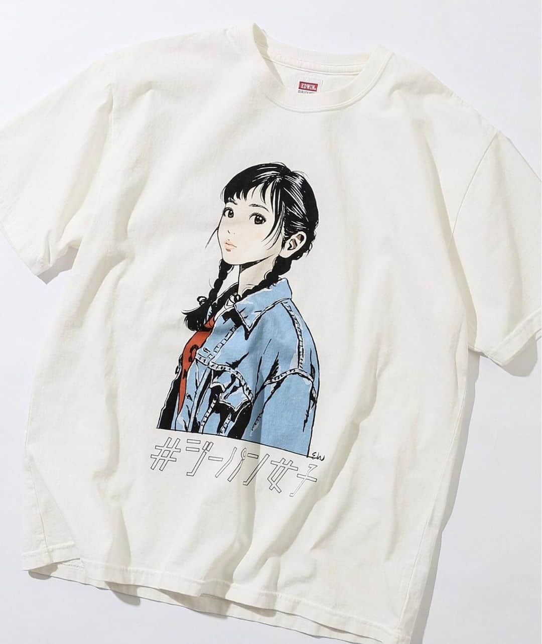 江口寿史のインスタグラム：「EDWINの展示会やネット販売のみで販売されていた #ジーパン女子 のＴシャツの公式販売が３月11日から始まります。EDWINショップなどでの店舗での販売はまだ先ですが、ZOZOTOWNのJOURNAL STANDARDやBAYCREW'S STORE relumeのサイトでは予約が始まってますよ。  予約受付中 ★ZOZOTOWN→JOURNALSTANDARD ★BAYCREW'S STORE relume」