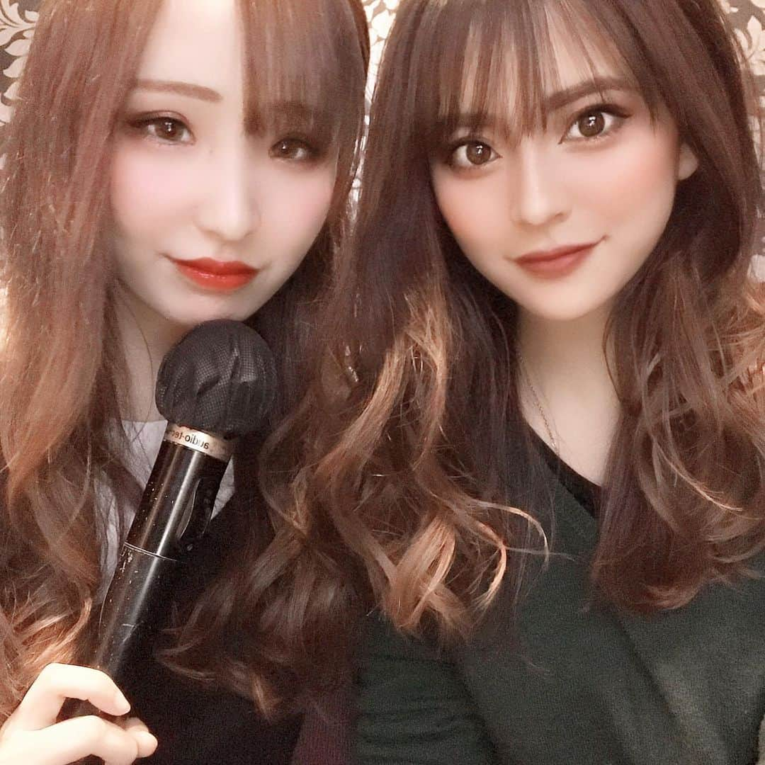 青山海美(なるみ)ぶりゅのインスタグラム：「bestfriend... . . . #friend #japan #japanese #japanesegirl #foryou #love #likeme #girl #followｍe #fff #life #smile #sing #友達 #加工 #詐欺 #ビジョビ @b_b_j.j #tiktok #カラオケ #デート #幼馴染　#愛知 #コスメ #メイク #ファッション #fashion #日本」