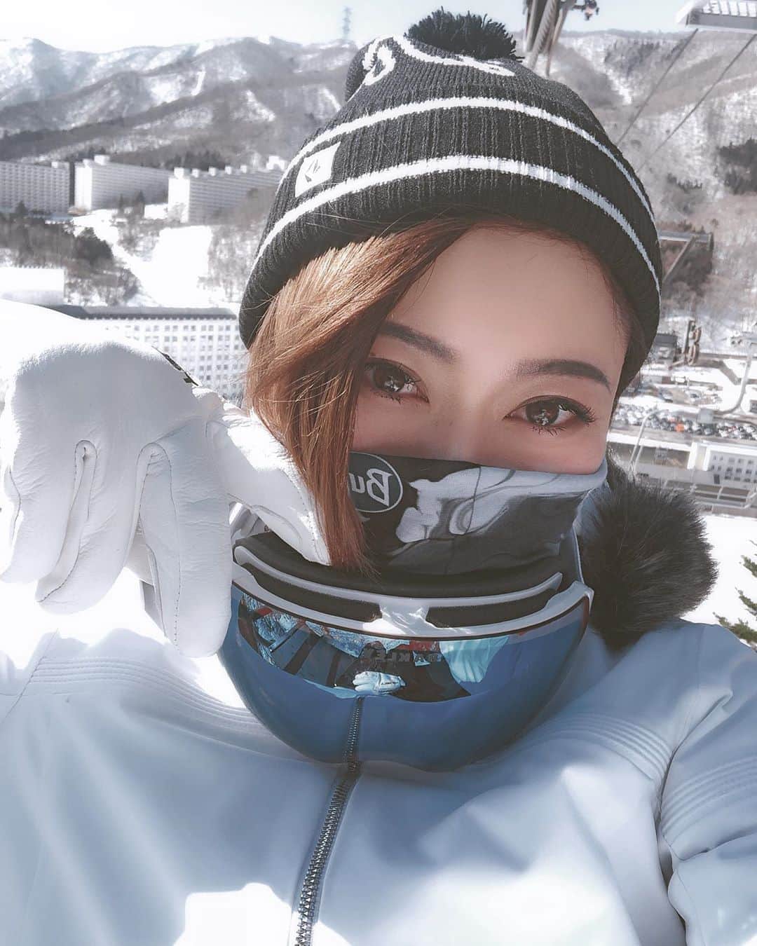 浅野琳のインスタグラム：「... 仕事も遊びも全力で　#snowboarding #浅野琳 #スノボ女子」