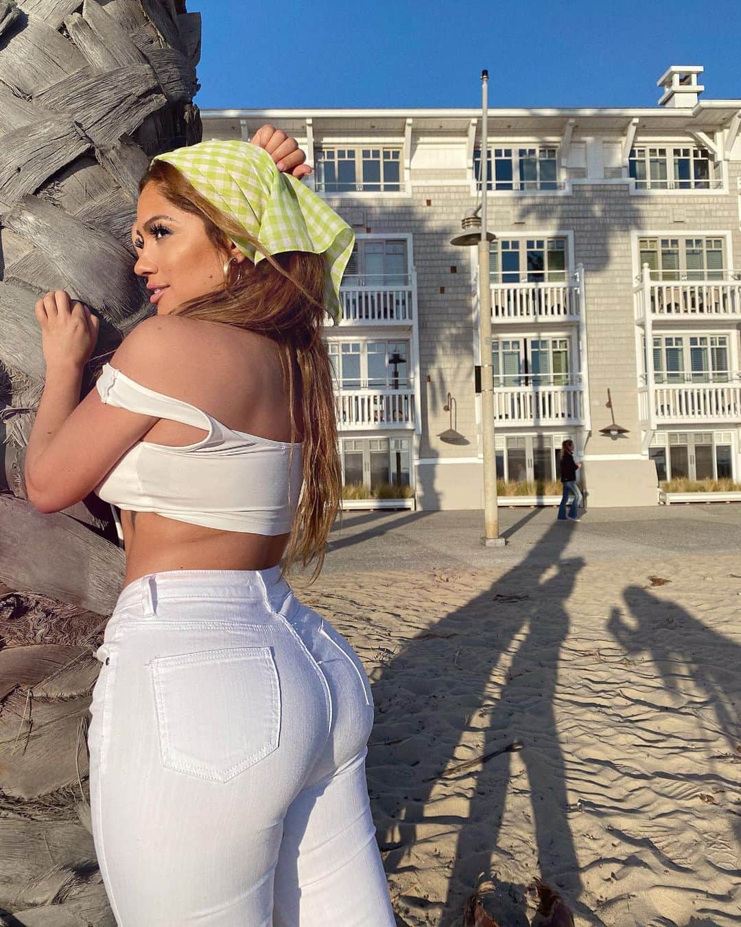 ジェシカ・バーチアーガのインスタグラム：「Old souls love differently @fashionnova fashionnovapartner」
