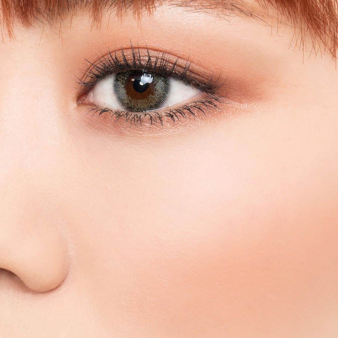 M∙A∙C Cosmetics Japanのインスタグラム：「春から新社会人になる方に﻿ おすすめのメイク💄🌸[アイ&チーク編]﻿ ﻿ やわらかい印象になるように、﻿ピンクブラウンをメインに使用し、﻿繊細なラメのアイシャドウで上品な印象に✨﻿ ﻿ ﻿ 使用製品は2枚目をチェック👉﻿ ↓↓使用メイン製品↓↓﻿ ☑︎スモール アイシャドウ X 9: ダスキー ローズ タイムズ ナイン﻿ ☑︎M·A·C ミネラライズ ブラッシュ: ナチュラリー フローレス﻿ ﻿ ㅤ﻿ MODEL:﻿ M·A·C ARTIST HARUKA SEKI @mac_ikesei﻿ PHOTO: @takaki_iwata﻿ ﻿ ㅤ﻿ #MACCosmeticsJapan #MACコスメ #MACCosmetics #アイシャドウ #メイク #コスメ #メイクアップ #アイカラー #チーク #コスメ紹介 #春メイク #春コスメ #アイメイク #メイク道具 #メイクプロセス #メイク用品 #セルフメイク #今日のメイク #お気に入りコスメ #新社会人 #OLメイク　#MACeyeshadow #MACアイシャドウ#cosmetics #makeup #eyemakeup #eyeshadow」