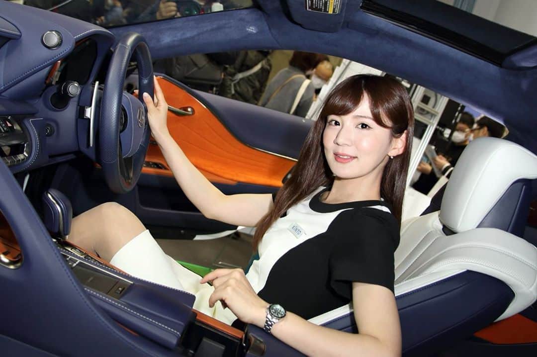 那津あやこのインスタグラム：「﻿ 大好きなLC500、LEXUSともお別れです。﻿ ﻿ ﻿ 私がレースクイーンになるきっかけを作ってくれた大切な１台。﻿ ﻿ ﻿  2017年にLC500がSUPER GTに参戦していなかったら、私はサーキットに行くことも無かったですし、 レースに興味をもつことが無かったかもしれません…  LEXUSは、日本の車の技術を集結させて匠の手で丁寧に作られています。  これからも素敵なオーナーの皆様に﻿ 愛される車でありますように…✨﻿ ﻿ ﻿ 那津あやこ #あやや #rq #model #KINTO #TOYOTA #car #名古屋オートトレンド #LEXUS #愛車 #オーナー #lc500 #lc #car #talent #cool #japan #japanesegirl #beauty #love #instagood #instagramjapan #followｍe」
