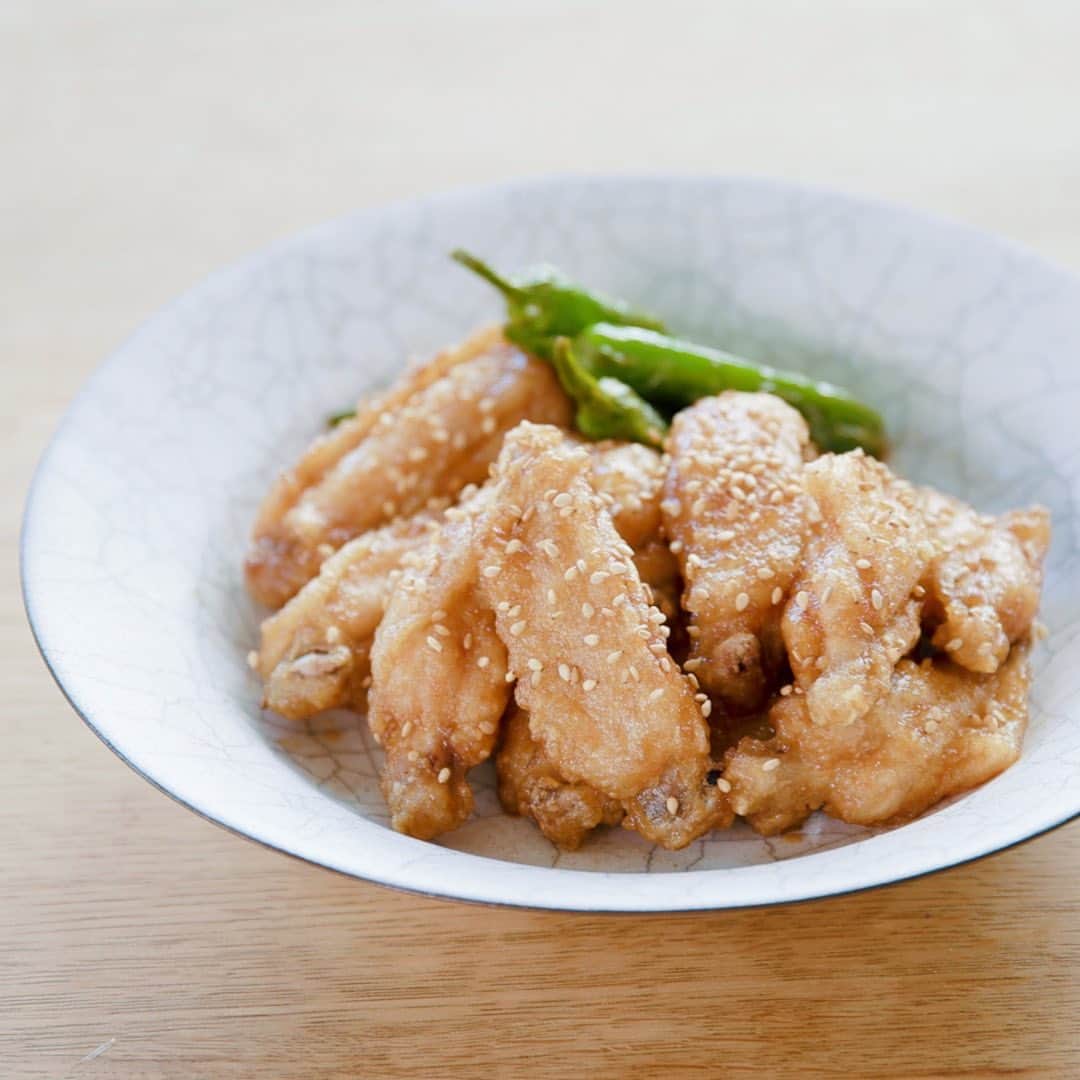 水嶋ヒロのインスタグラム：「Hiro-Meshi ☺︎ #15 How To Cook “DEEP-FRIED WINGETTES” Japanese Home-Style Cooking. #NewEpisode #15 #Uploaded #新エピソード #更新 #youtubechannel #hiromizushima #hiromeshi #ヒロメシ #水嶋ヒロ #鷄手羽の唐揚げ #deepfriedwingettes #japanesehomestylecooking #家庭料理 #初心者 #beginner #BANZAIJAPAN #music」