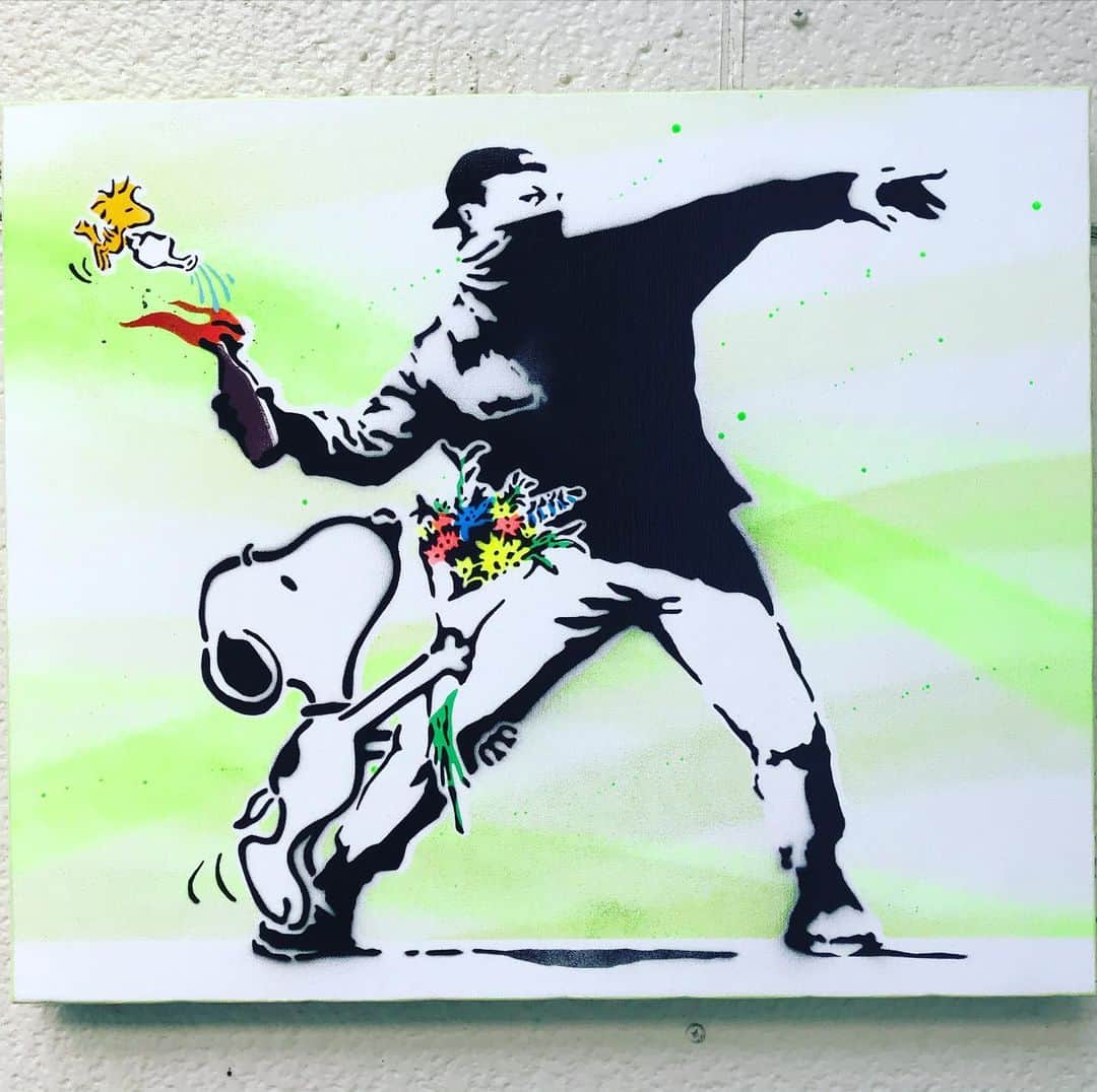 LOOTONEのインスタグラム：「LOOTONE Stencil 2020 'Banksy & Snoopy'  Size : F8  Sold Out  この作品へのお問い合わせは ガレリア・グラフィカ(銀座)まで。 Contact this artwork www.galleriagrafica.com」