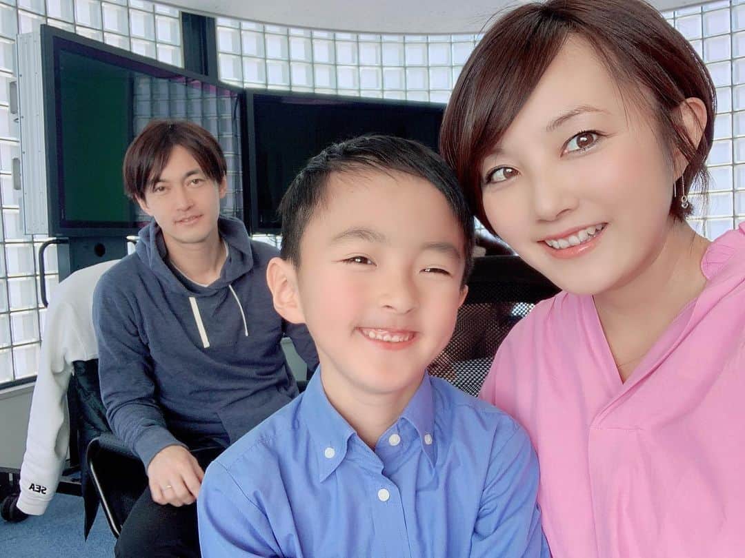 細田阿也さんのインスタグラム写真 - (細田阿也Instagram)「#家族　で、、、 #CM #撮影　🤪  #初共演　でしたわ🤣」2月24日 13時55分 - hosodaaya