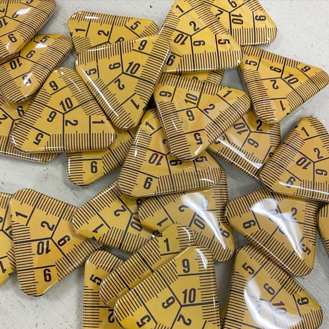 山田稔明さんのインスタグラム写真 - (山田稔明Instagram)「memori缶バッジ。こういうの作るの楽しい。バンド始めたころみたいな気分。 #gomesthehitman #GTH_memori」2月24日 13時49分 - toshiakiyamada