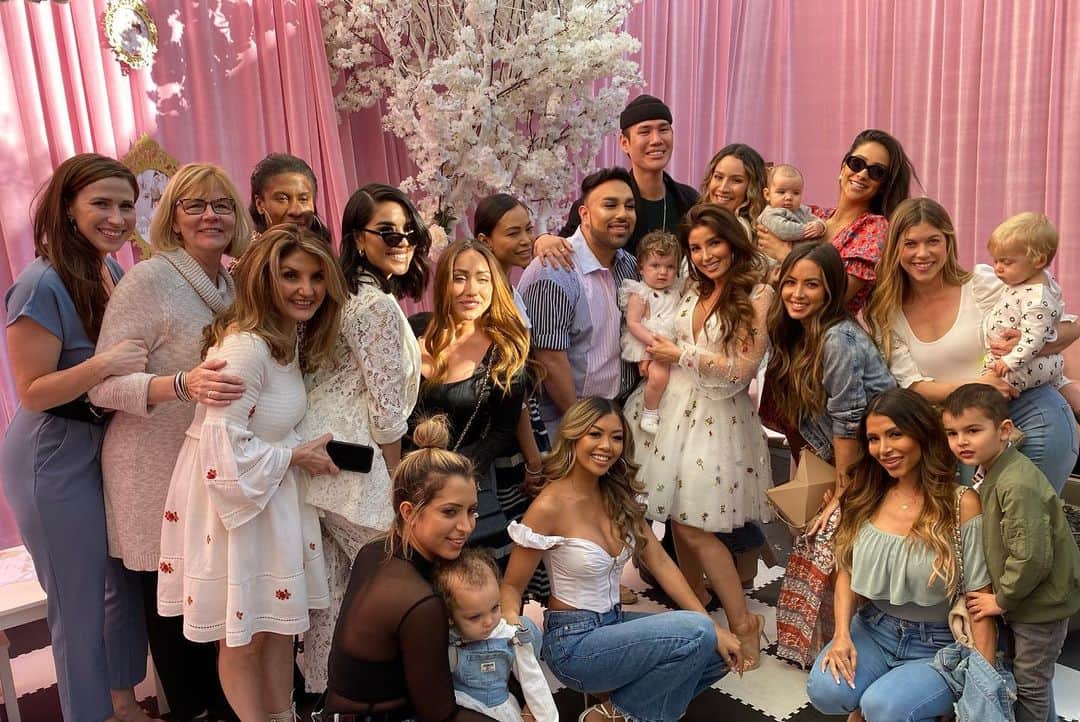メリッサ・モリナロさんのインスタグラム写真 - (メリッサ・モリナロInstagram)「So many cute photos from London's 1st Birthday Party. I'm so happy our family was able to come and celebrate this day with her. Memories that we will cherish forever. We love you all🤍」2月24日 5時19分 - melissamolinaro