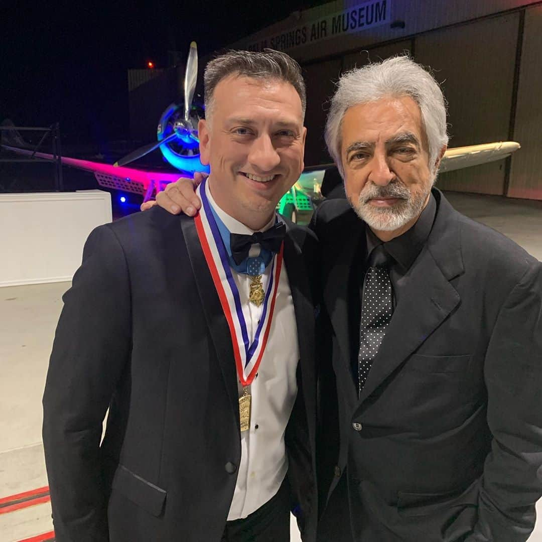 ジョー・マンテーニャさんのインスタグラム写真 - (ジョー・マンテーニャInstagram)「With Medal if Honor recipient David Bellavia at the @psairmuseum gala 2020.」2月24日 5時39分 - joemantegna