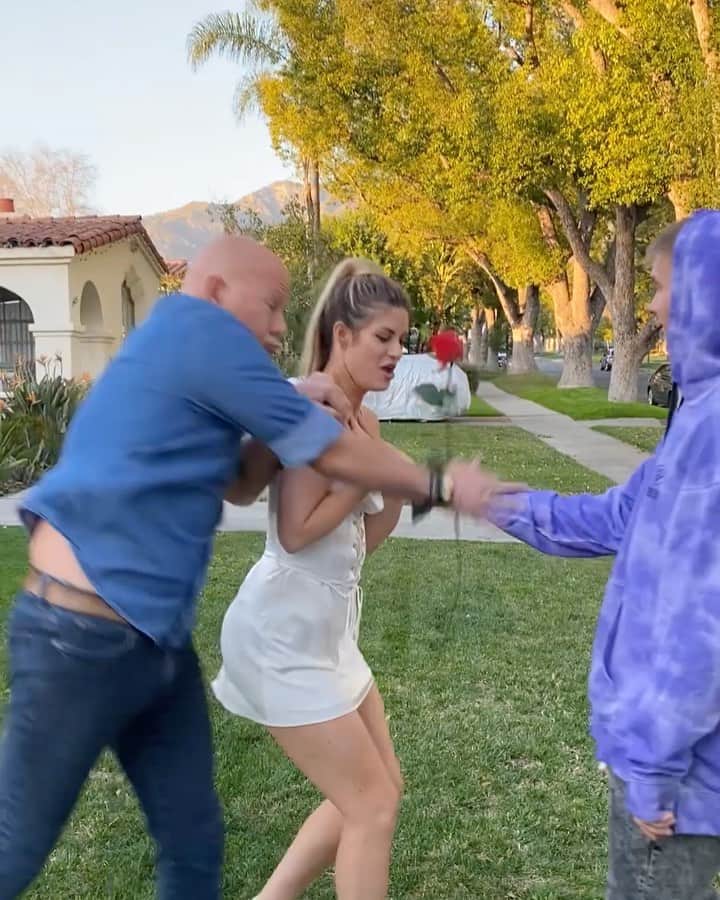 Hannah Stockingのインスタグラム：「When ur dad flips out so ur boyfriend does too. 😂😂😂😂😂😂😂😂😂😂😂😂😂 @pashatheboss」