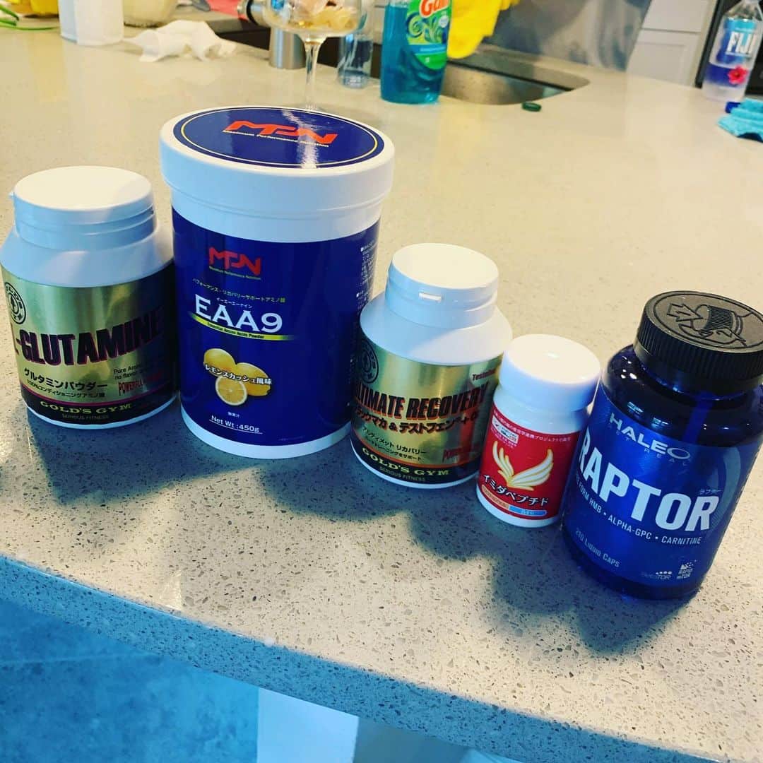 小平智のインスタグラム：「おいらがいつも飲んでるサプリ(^^) 前に安井友梨さんから貰ってから、ずーっと飲んでる！疲れもとれるし筋肉にもいい最高や！ アメリカでの必需品。 #サプリメント #必需品 #安井友梨 さん」