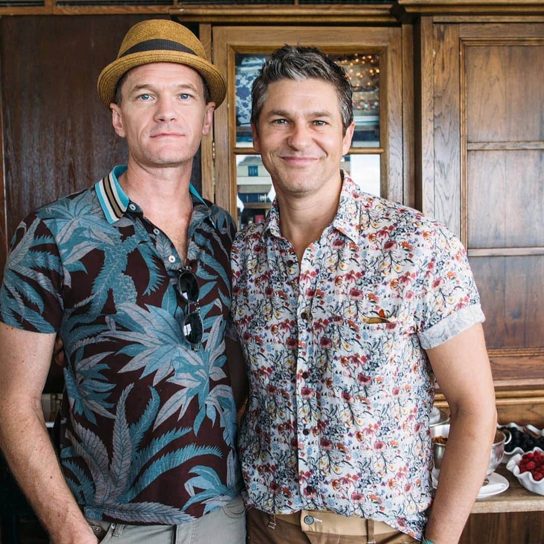 ニール・パトリック・ハリスさんのインスタグラム写真 - (ニール・パトリック・ハリスInstagram)「Handsome! 🤩😍 #neilpatrickharris #davidburtka #nph #db #tagsforlikes #actors #lovethem #handsome #chef #repost #lifeisaparty #igstory #sobewff #couple #husbands @nph @dbelicious 💙💙 [From @dbelicious IG story]」2月24日 6時26分 - instagranph