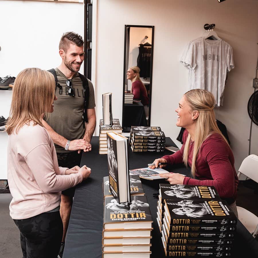 Katrin Tanja Davidsdottirさんのインスタグラム写真 - (Katrin Tanja DavidsdottirInstagram)「Yesterday’s book signing with NOBULL 💥❤️🖋📚😍 Still so unreal to me to see you guys bring my book to sign. Meant the world to me how many of you showed up!! xxx // @nobullproject #DOTTIR」2月24日 6時42分 - katrintanja