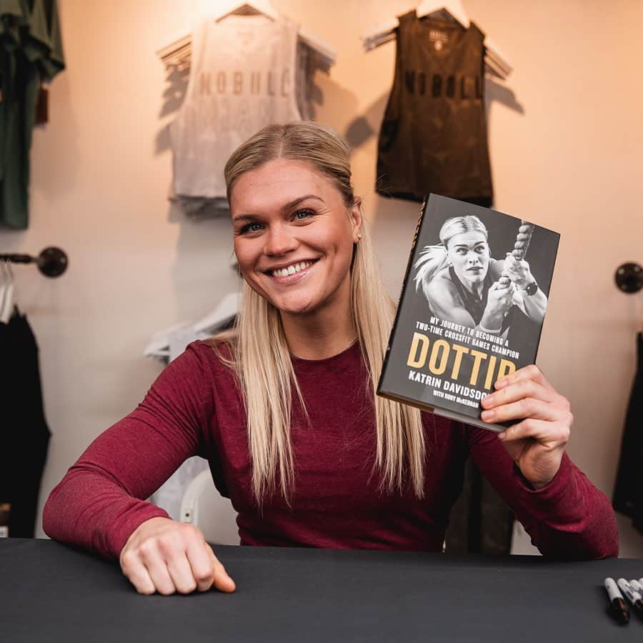 Katrin Tanja Davidsdottirさんのインスタグラム写真 - (Katrin Tanja DavidsdottirInstagram)「Yesterday’s book signing with NOBULL 💥❤️🖋📚😍 Still so unreal to me to see you guys bring my book to sign. Meant the world to me how many of you showed up!! xxx // @nobullproject #DOTTIR」2月24日 6時42分 - katrintanja