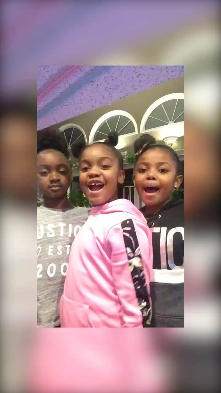 デアンジェロ・ラッセルのインスタグラム：「I cried. Love all my people.」