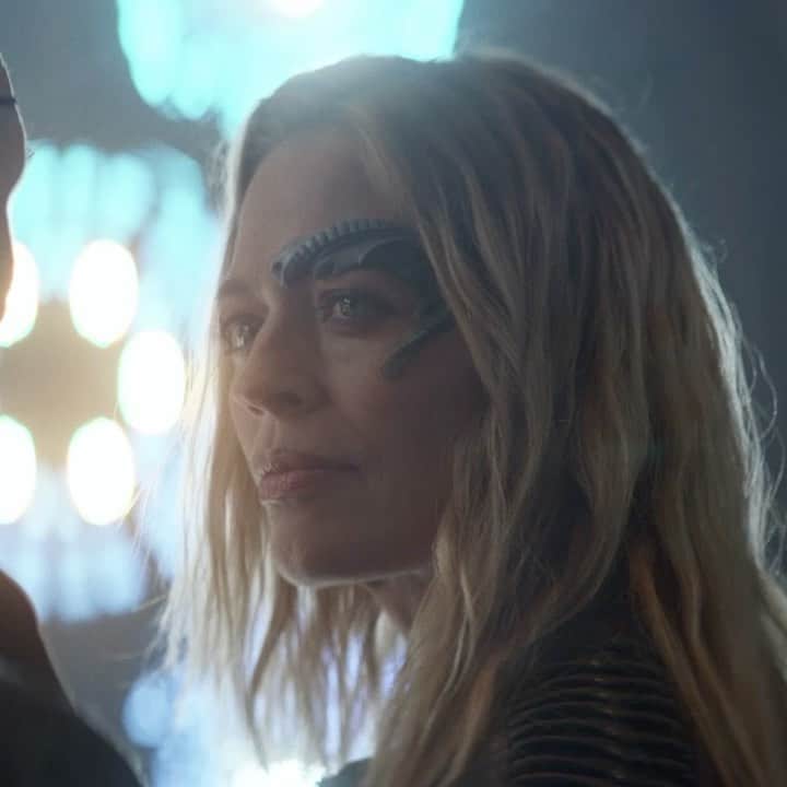 ジェリー・ライアンのインスタグラム：「What was your favorite moment in this week’s episode? And who cried?? (Come on, ‘fess up...!) 😉 #startrekpicard @startrekcbs @primevideouk #sevenofnine」