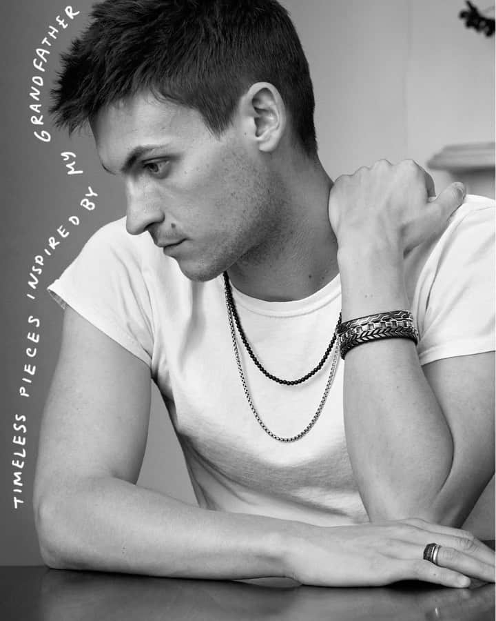 デビッドヤーマンのインスタグラム：「For actor and musician @milesgarber, a white t-shirt is the perfect canvas for @DavidYurmanMen chains and Chevron designs. #personalstyle #DavidYurman #DavidYurmanMen」