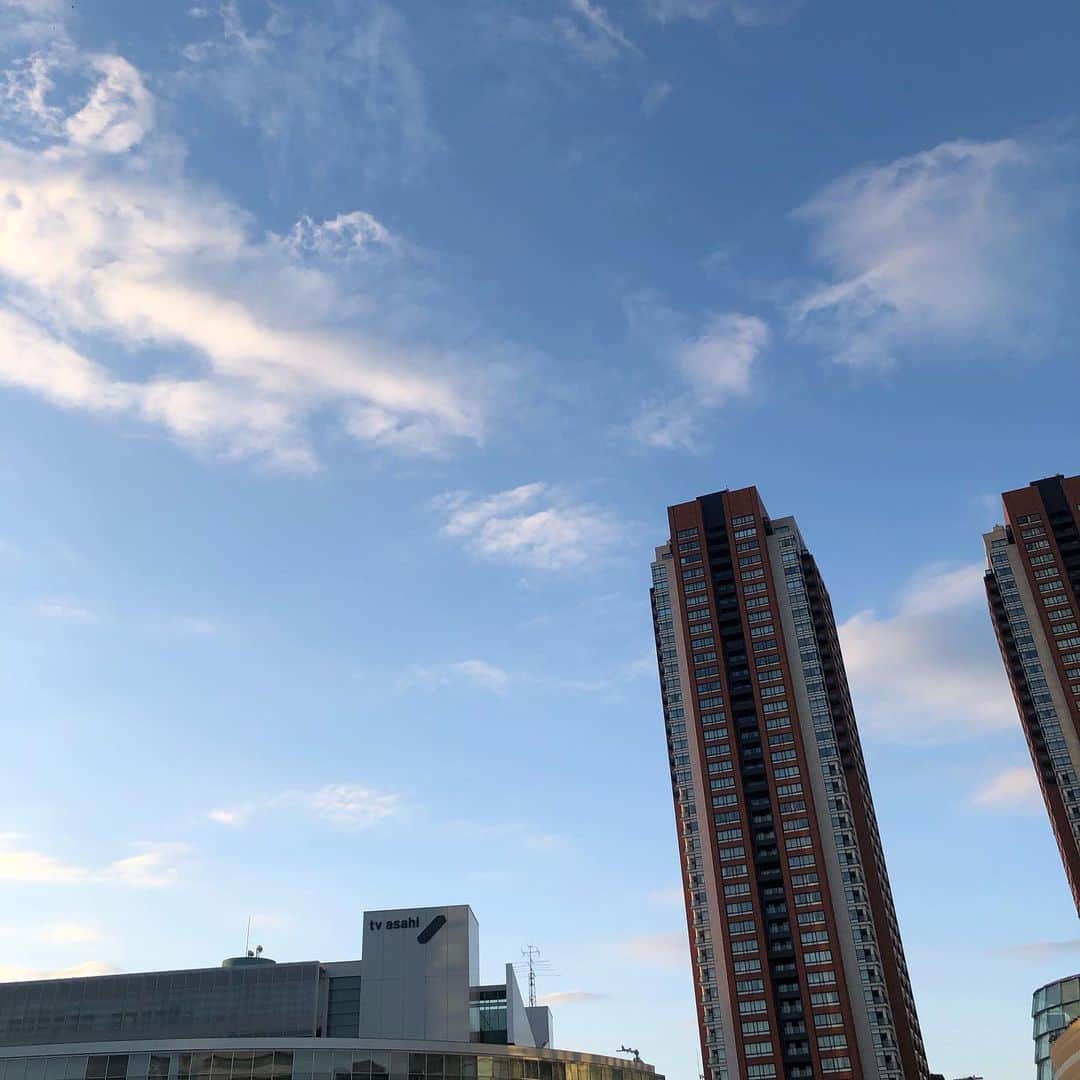 テレ朝newsさんのインスタグラム写真 - (テレ朝newsInstagram)「きょうの関東も朝から各地で青空が広がるでしょう。気温も15度前後まで上がり、風が弱い分、きのうよりも暖かさが感じられそうです。  #テレビ朝日 #テレ朝 #テレ朝news #ニュース #六本木 #japan #tokyo #roppong i#tvasahi #news #follow #フォロー #写真 #テレビ局 #動画ニュース #天気 #いまそら #晴れ」2月24日 7時06分 - tv_asahi_news