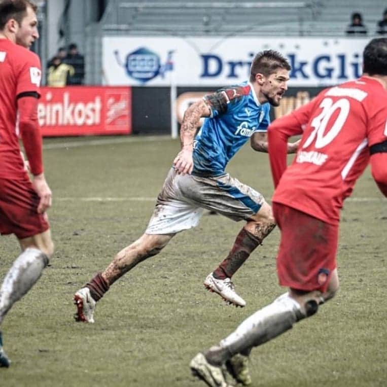 アレクサンダル・イグニョフスキのインスタグラム：「Not the result we wanted.Thanks for support 🔵⚪🔴 #holsteinkiel」