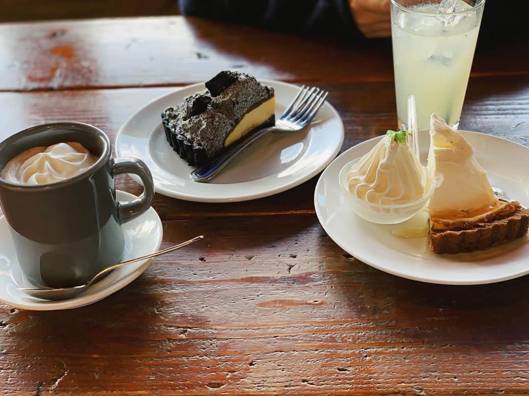 村上沙織さんのインスタグラム写真 - (村上沙織Instagram)「昨日はワンコと一緒にくつろげるカフェ。マザームーンへ.  ただ一緒にカフェに行くだけなのにそれだけでいつもの10倍嬉しい楽しい♡  マザームーンのケーキ好き♡ #mothermoon#マザームーン#神戸カフェ」2月24日 7時41分 - rosysaorimonster