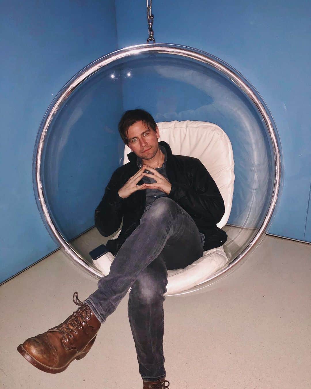 トーランス・クームスのインスタグラム：「The old Ball ‘n Chair.」