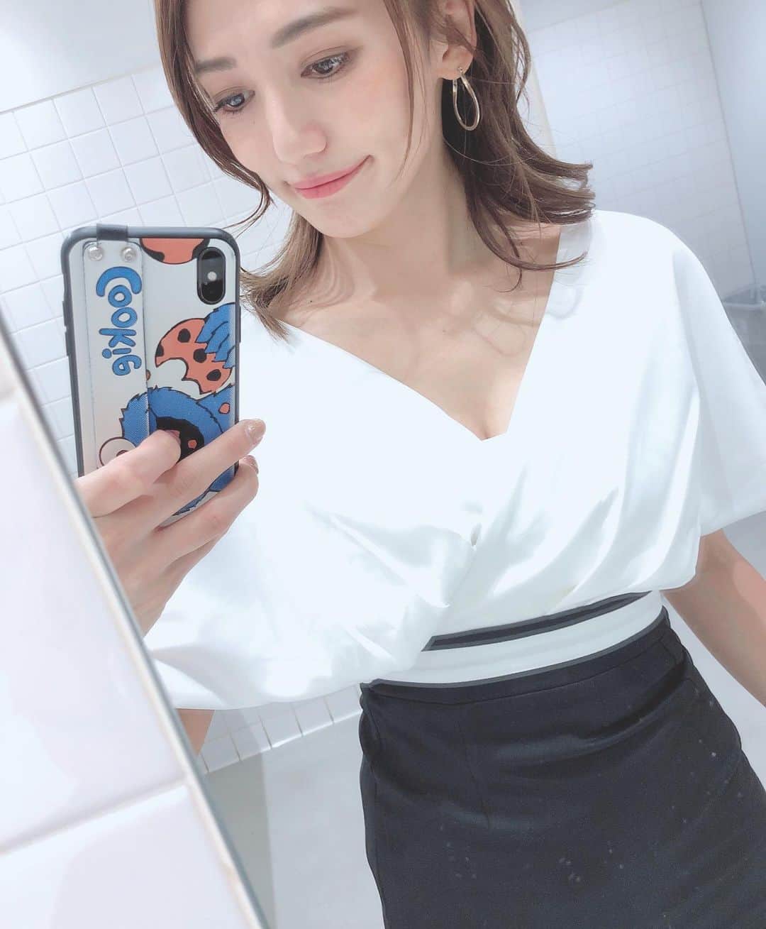 のインスタグラム：「コロナウイルスの影響が心配されるなか、﻿ 久々にイベントに顔出して﻿ 懐かしい方との出会いもあり楽しかった❣️﻿ ﻿ ありがとうございました😉﻿ ﻿ ﻿ #写真の撮り方忘れる #selfie #caseiphone  #cookiemonster  #iPhoneケース変えたい」