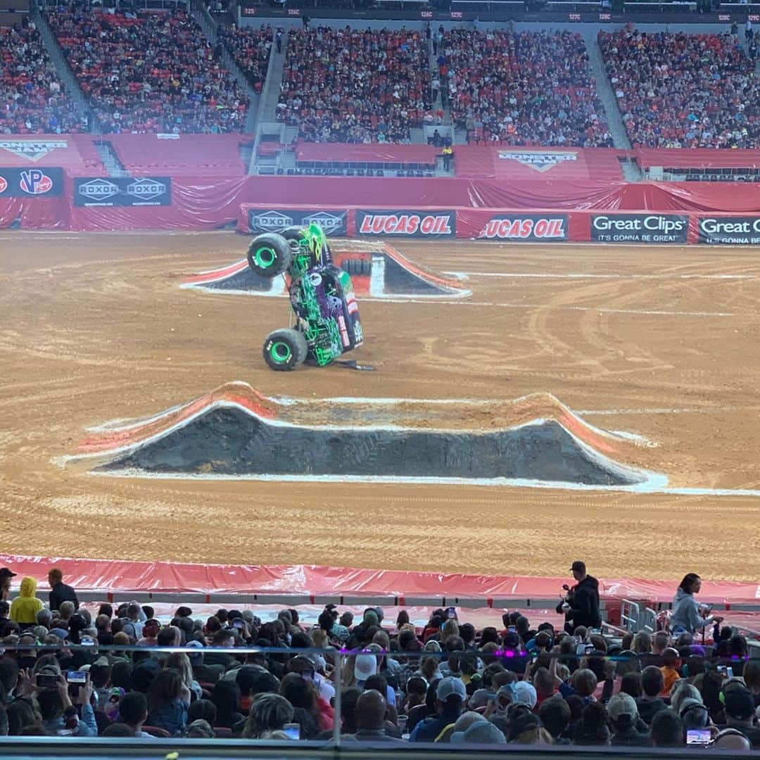 ブラッド・グザンさんのインスタグラム写真 - (ブラッド・グザンInstagram)「Monster Jam!! Loved every minute of it! @monsterjam」2月24日 8時50分 - bguzan