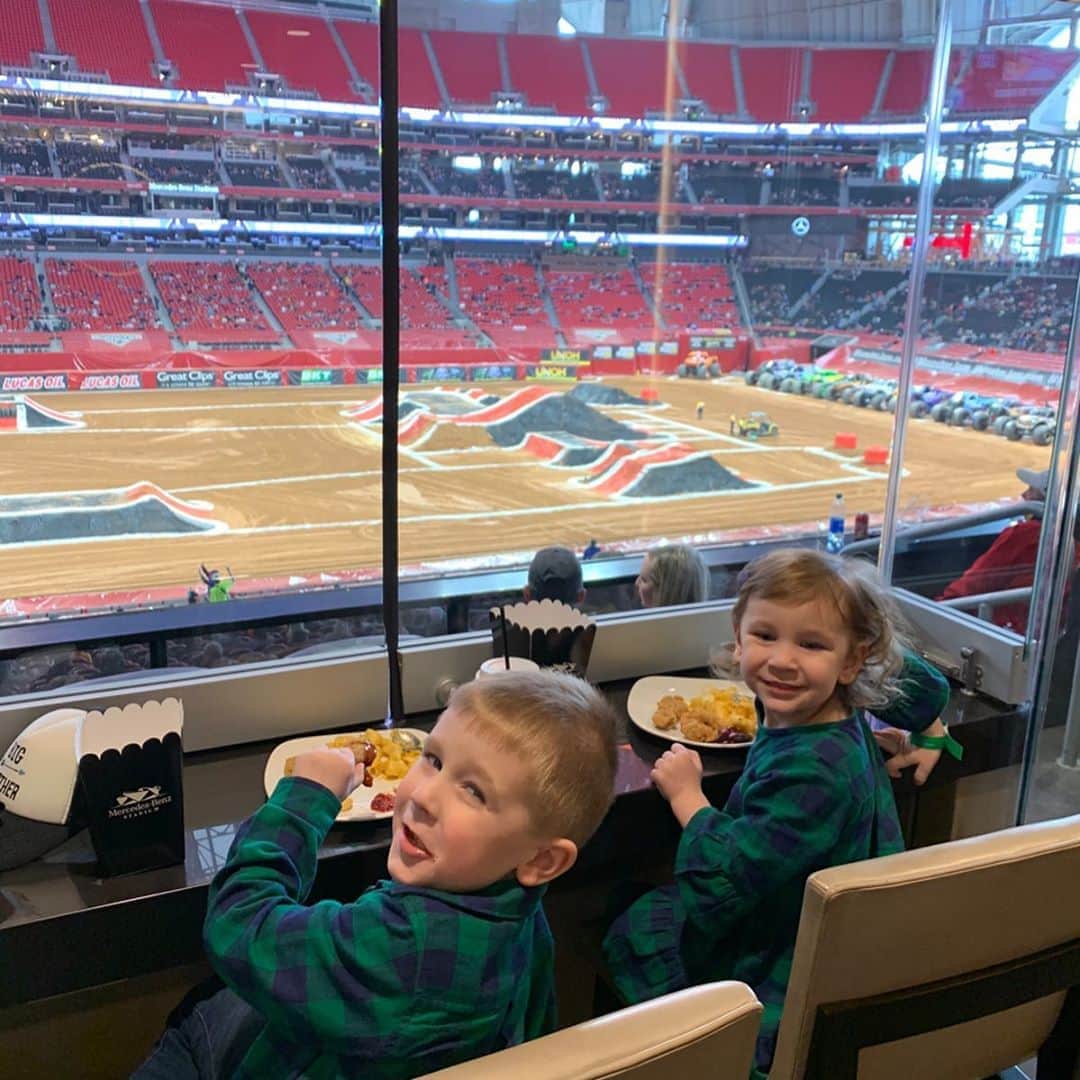 ブラッド・グザンのインスタグラム：「Monster Jam!! Loved every minute of it! @monsterjam」