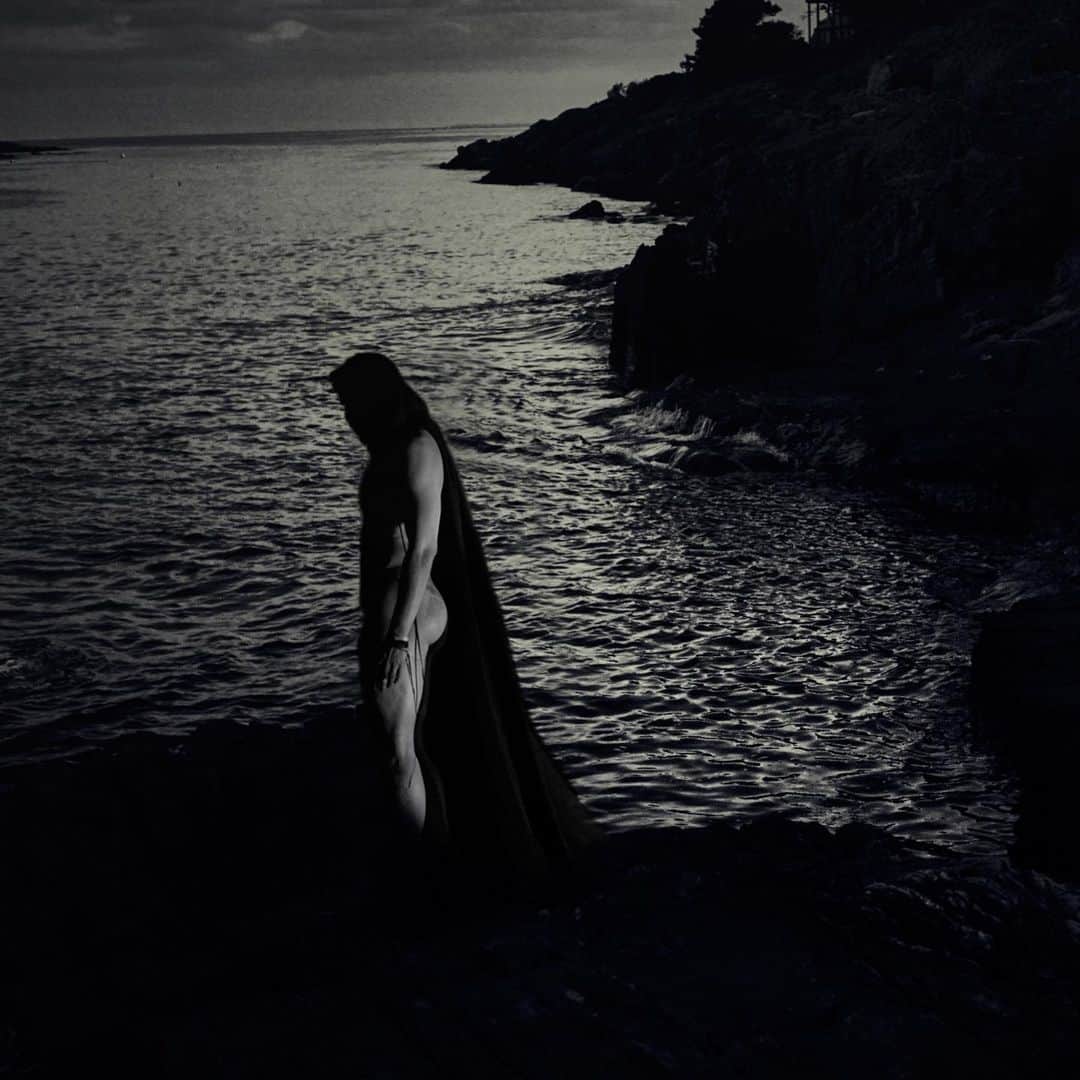 カーター・スミスのインスタグラム：「🌑New Moon in Pisces 🌑」