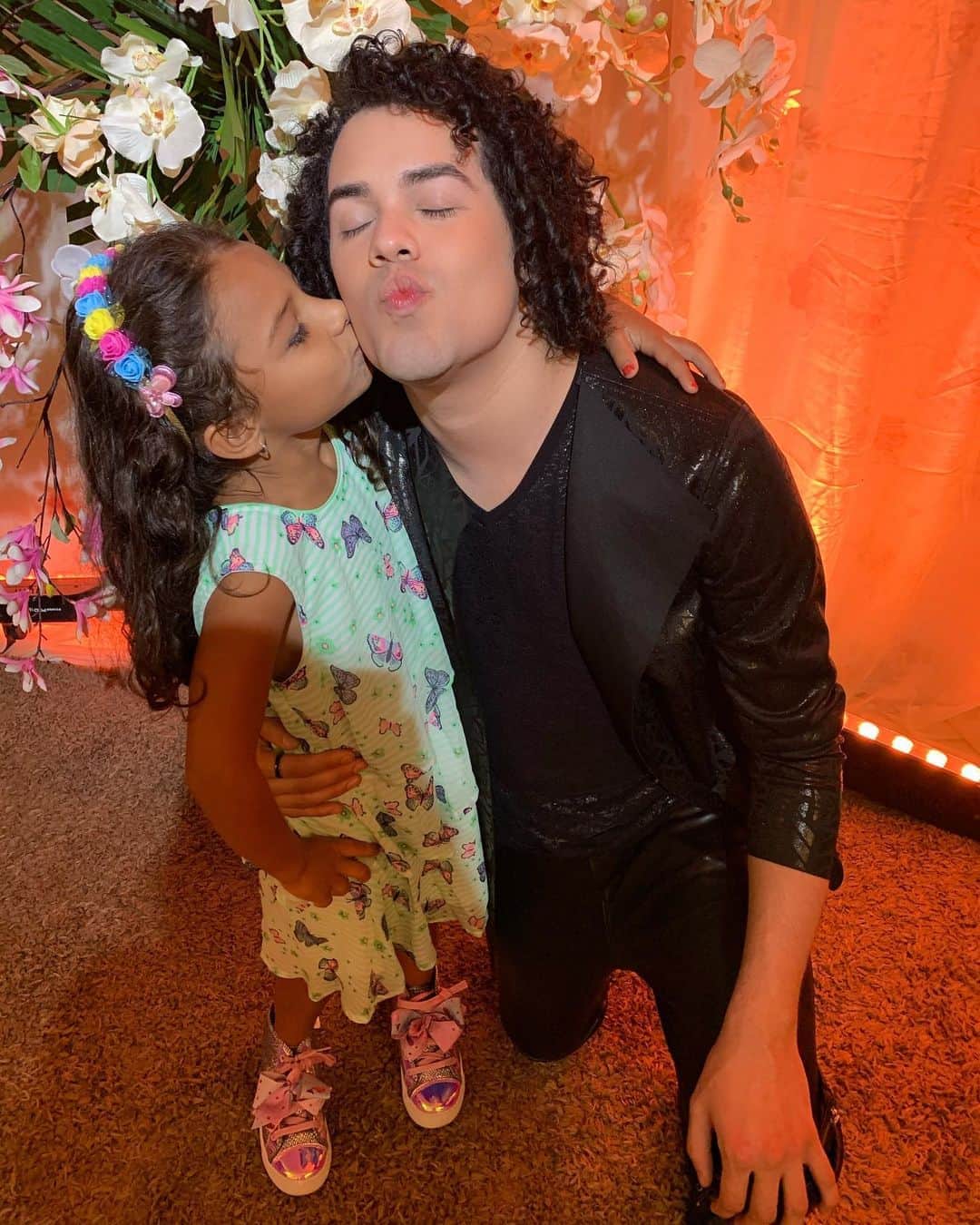 サム・アウヴェスのインスタグラム：「Give uncle a kiss! #FlorDeLis #unclelife #tbt」