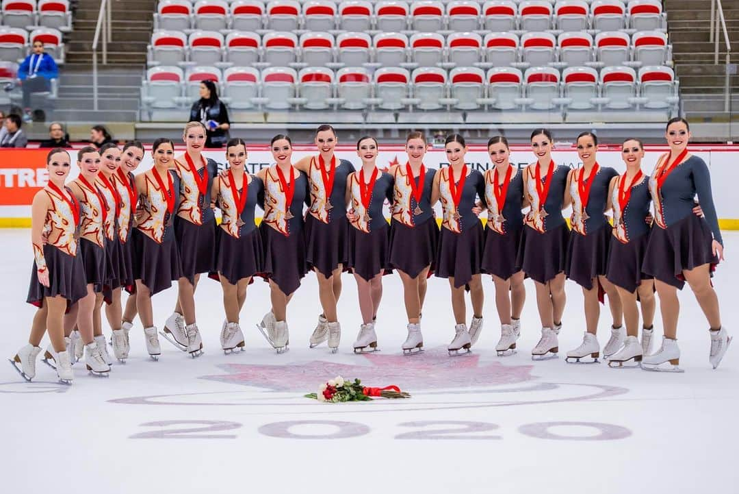 Skate Canadaさんのインスタグラム写真 - (Skate CanadaInstagram)「Open medallists/ Medaillés ouvert: 🥇NEXXICE (ON) 165.56 🥈Nova (QC) 148.20 🥉Cassiopée (QC) 139.11 #Synchro20 #CreatingHistory #Créerlhistoire 📷 @danielleearlphotography」2月24日 8時52分 - skate_canada