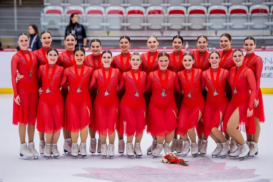 Skate Canadaさんのインスタグラム写真 - (Skate CanadaInstagram)「Open medallists/ Medaillés ouvert: 🥇NEXXICE (ON) 165.56 🥈Nova (QC) 148.20 🥉Cassiopée (QC) 139.11 #Synchro20 #CreatingHistory #Créerlhistoire 📷 @danielleearlphotography」2月24日 8時52分 - skate_canada